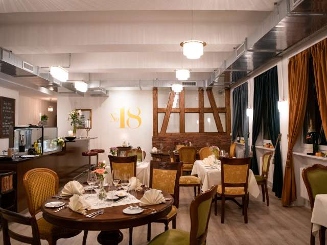 No18 – Restaurant & Smoker-Bar