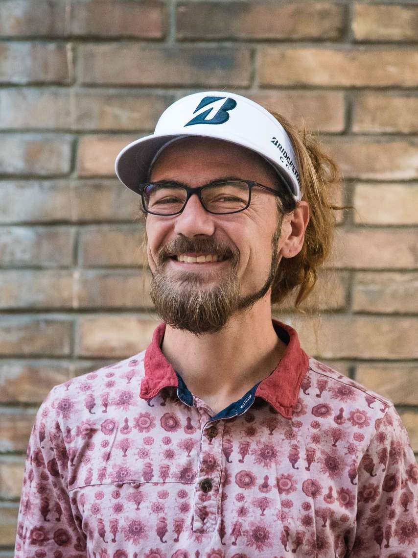 Didi Keller führt dich ins Urban Golf ein – golfen zwischen Mülleimer und Baumstamm