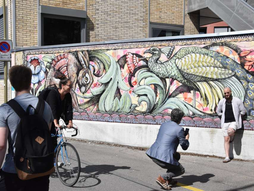 Winterthurer Künstler Basil Girard überrascht mit neuer Streetart auf der Wand am Bahnmeisterweg beim Sulzerareal
