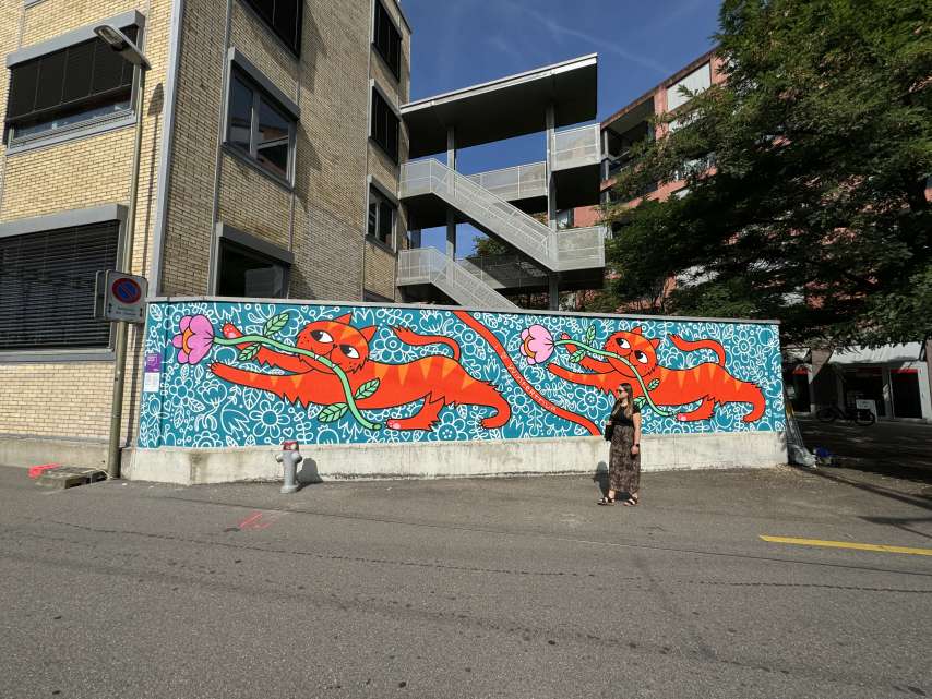 Streetart 2024: Gewinnerin «Taina» gestaltet die Wand am Bahnmeisterweg neu