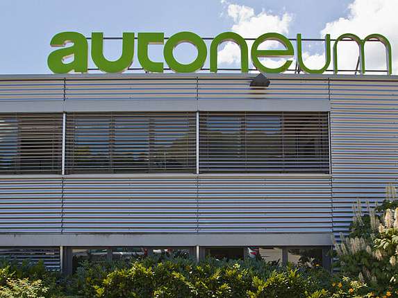 Autoneum zeigt Prototyp eines multifunktionalen Batteriedeckels